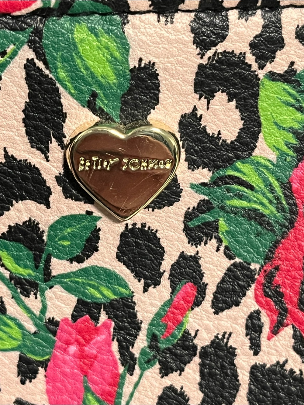 Betsey Johnson Leopard Pink Rose Print Crossbody with Black Strap - Picture 3 of 9